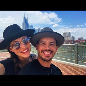 Meet your Posher’s, Mariah & Jeremy